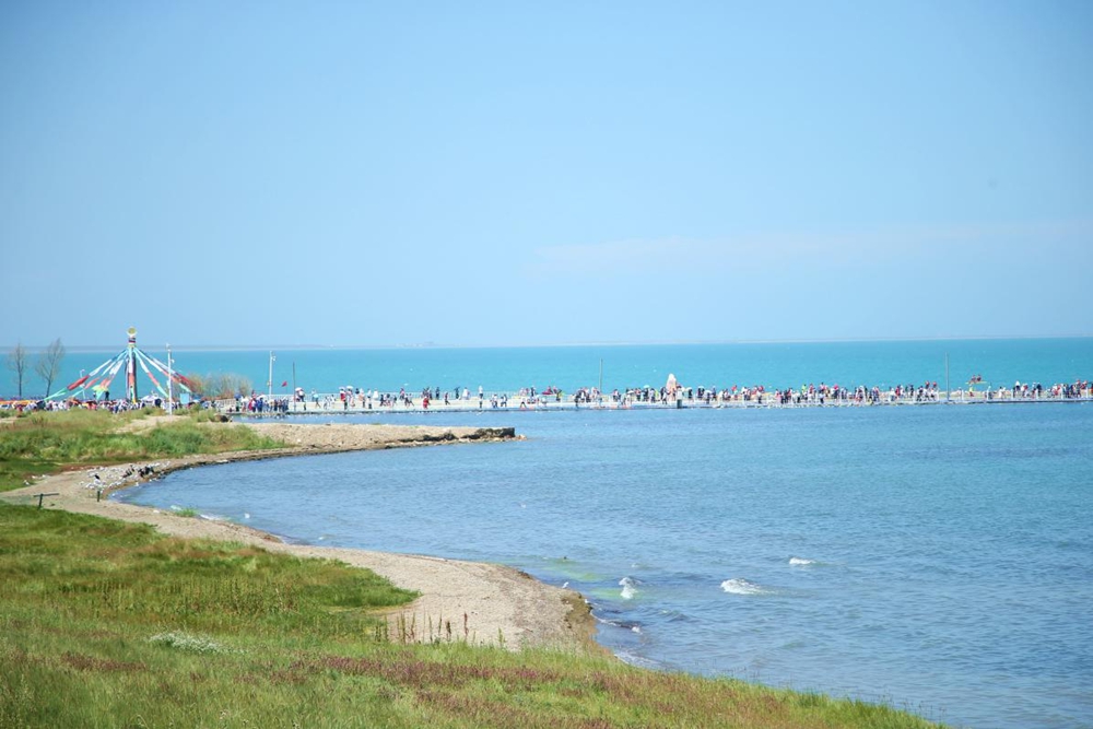 水碧天藍(lán)，青海湖秋光正好